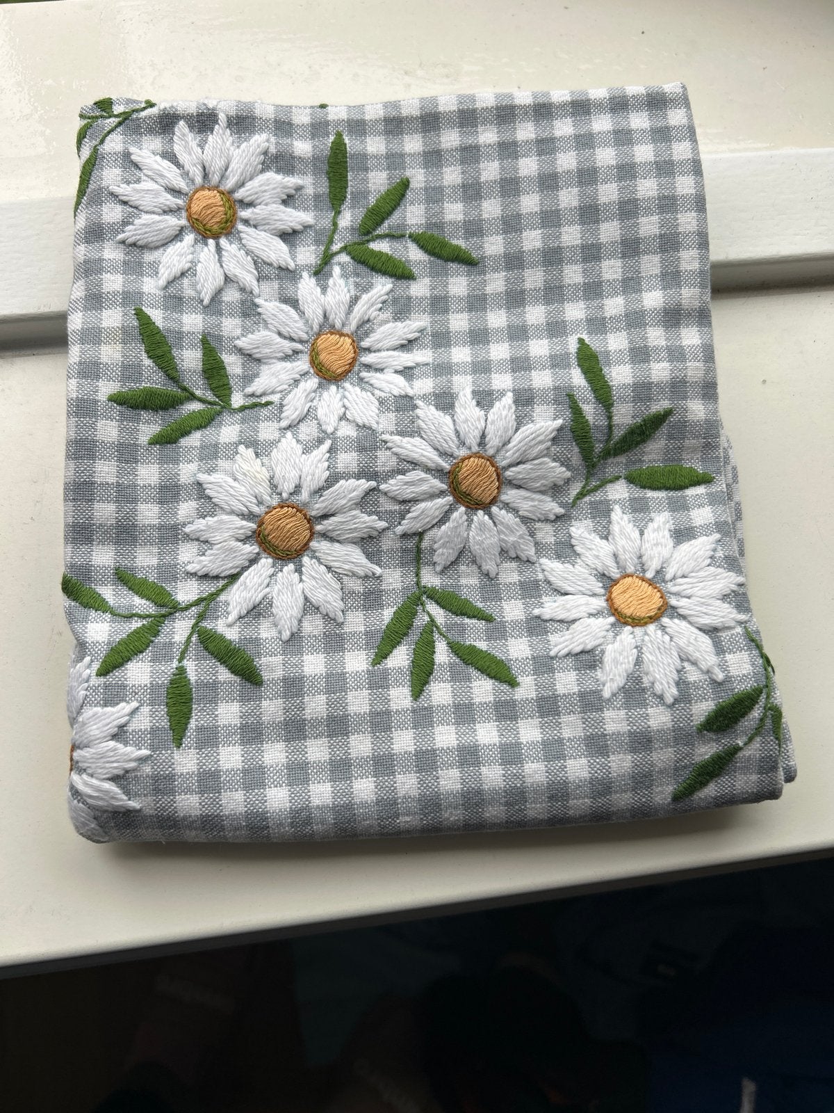 Geborduurd vintage tafelkleedje met madeliefjes, Ophalen of Verzenden