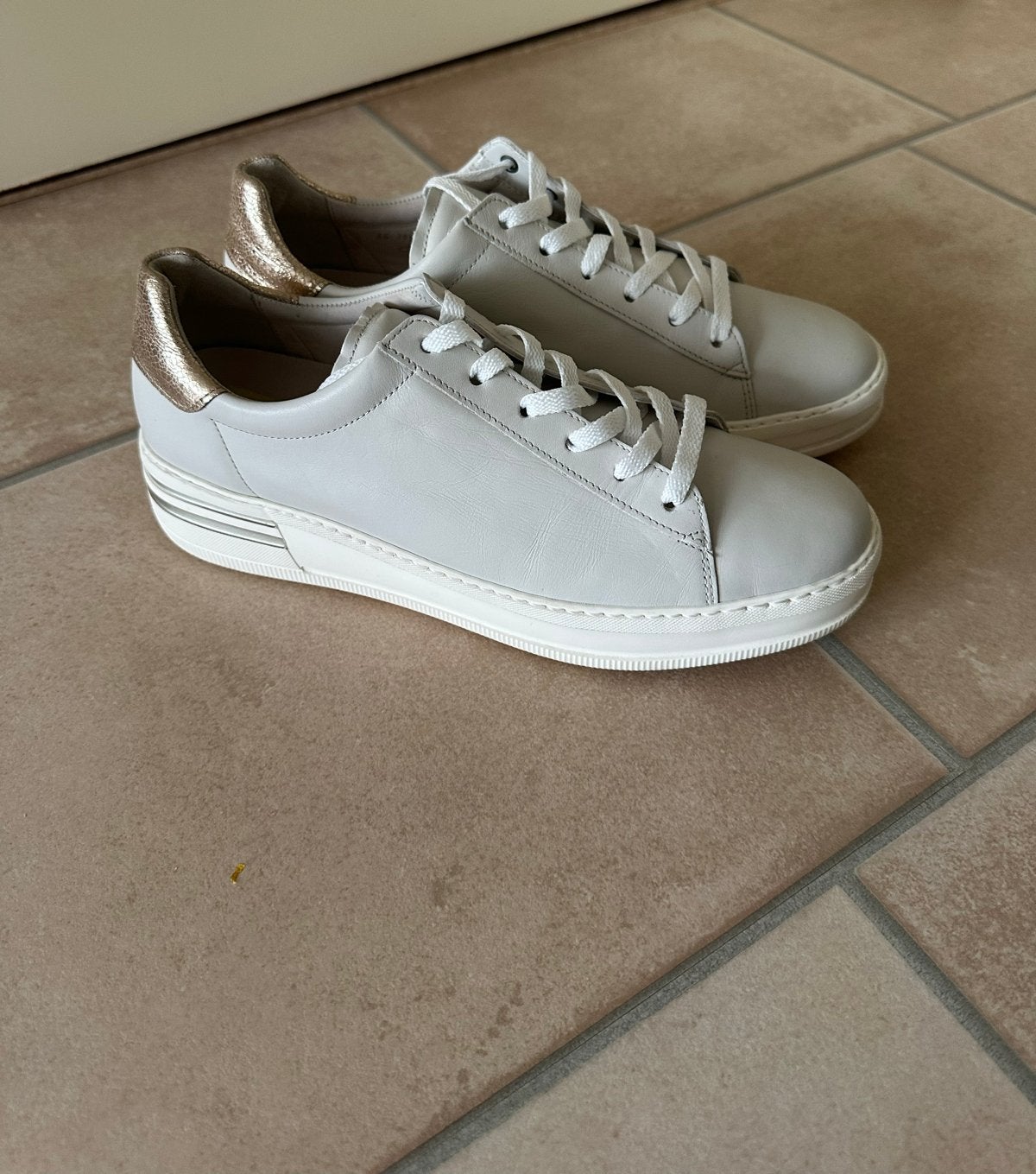 Gabor Sneakers laag  white platino maat 8 G, Kleding | Dames, Schoenen, Wit, Ophalen of Verzenden, Sneakers of Gympen, Zo goed als nieuw