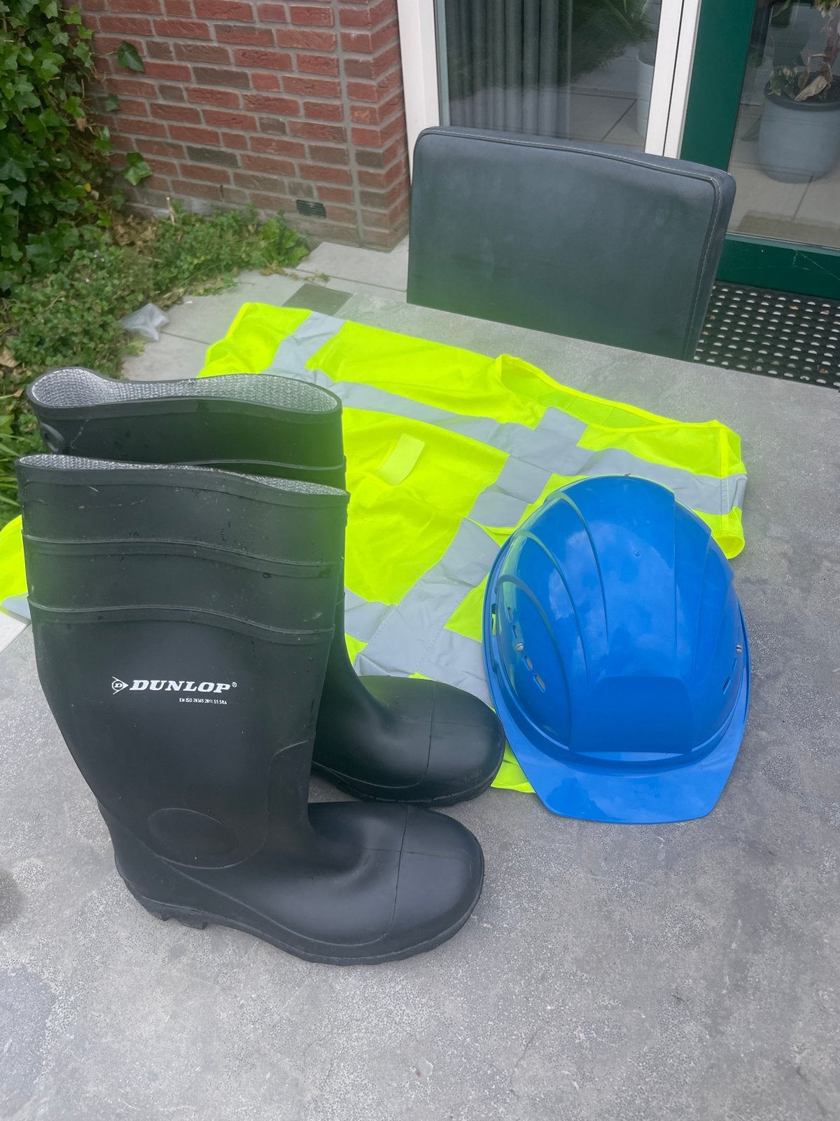 Veiligheidskleding set: laarzen (mt 36-37) helm en hesje, Ophalen, Zo goed als nieuw