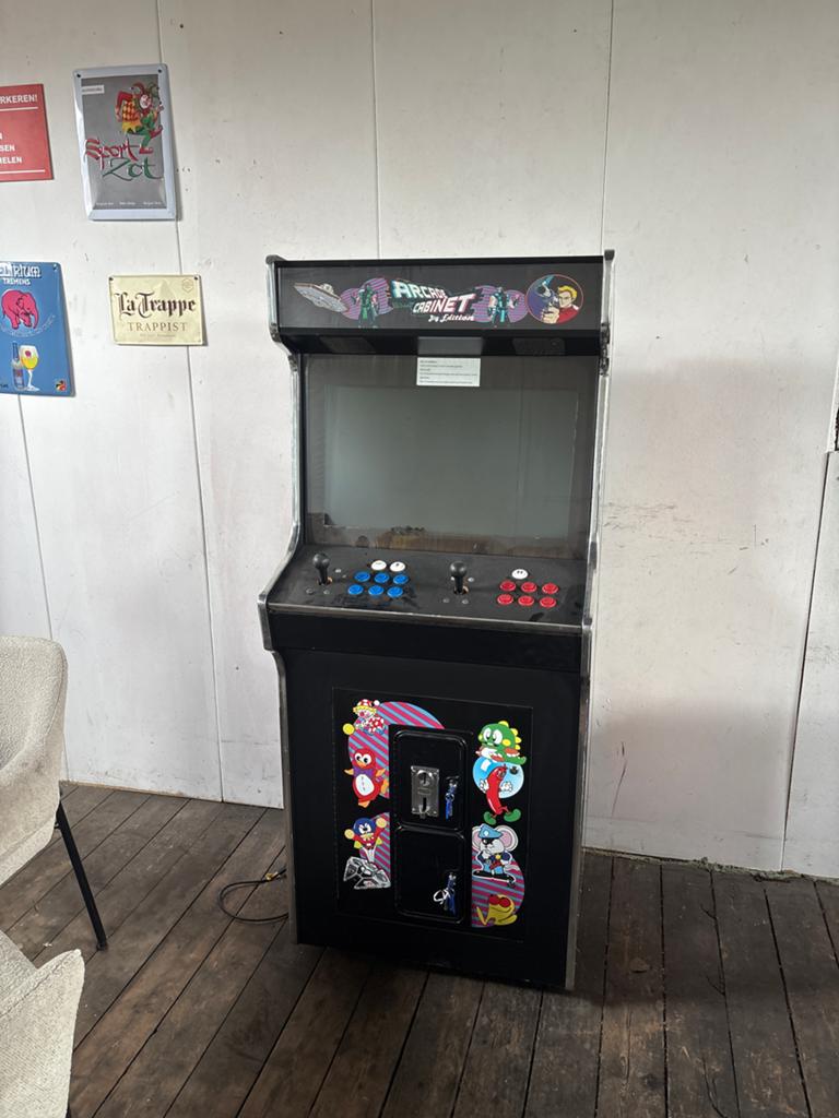 Arcadekast met nieuw scherm, computer en software, Spelcomputers en Games, Spelcomputers | Overige, Zo goed als nieuw, Overige merken