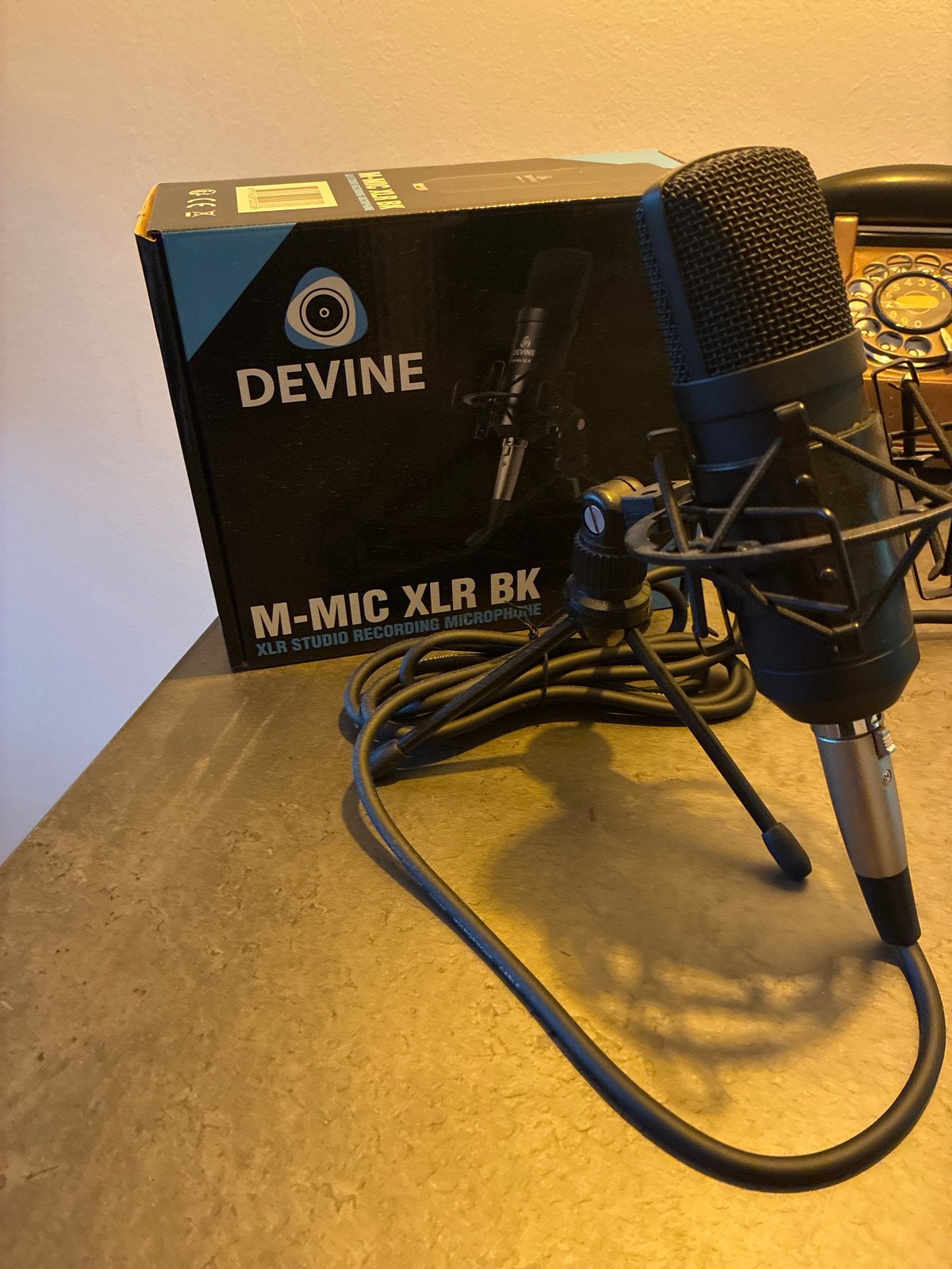 Devine M-MIC XLR BK Studio Microfoon met standaard, Ophalen of Verzenden, Zo goed als nieuw, Studiomicrofoon