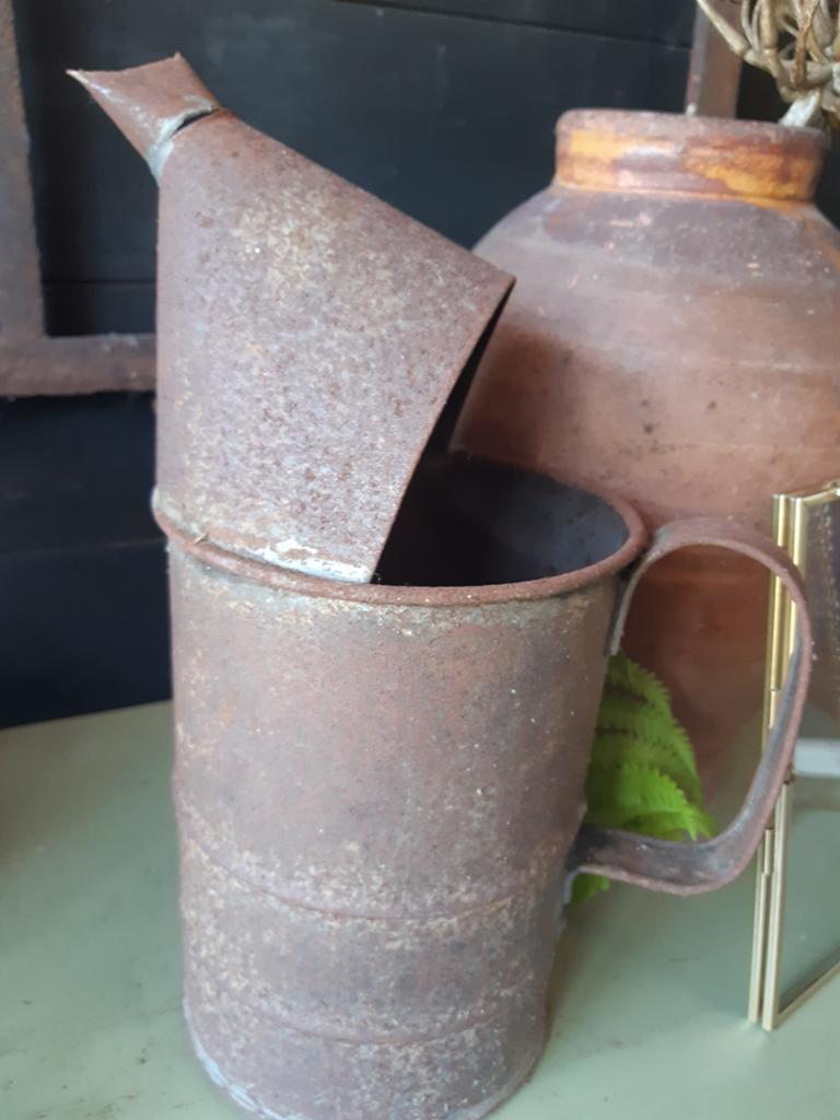 Oliekan shabby ,met tuit ,stoer brocante ,landelijk, Antiek en Kunst, Curiosa en Brocante, Ophalen of Verzenden