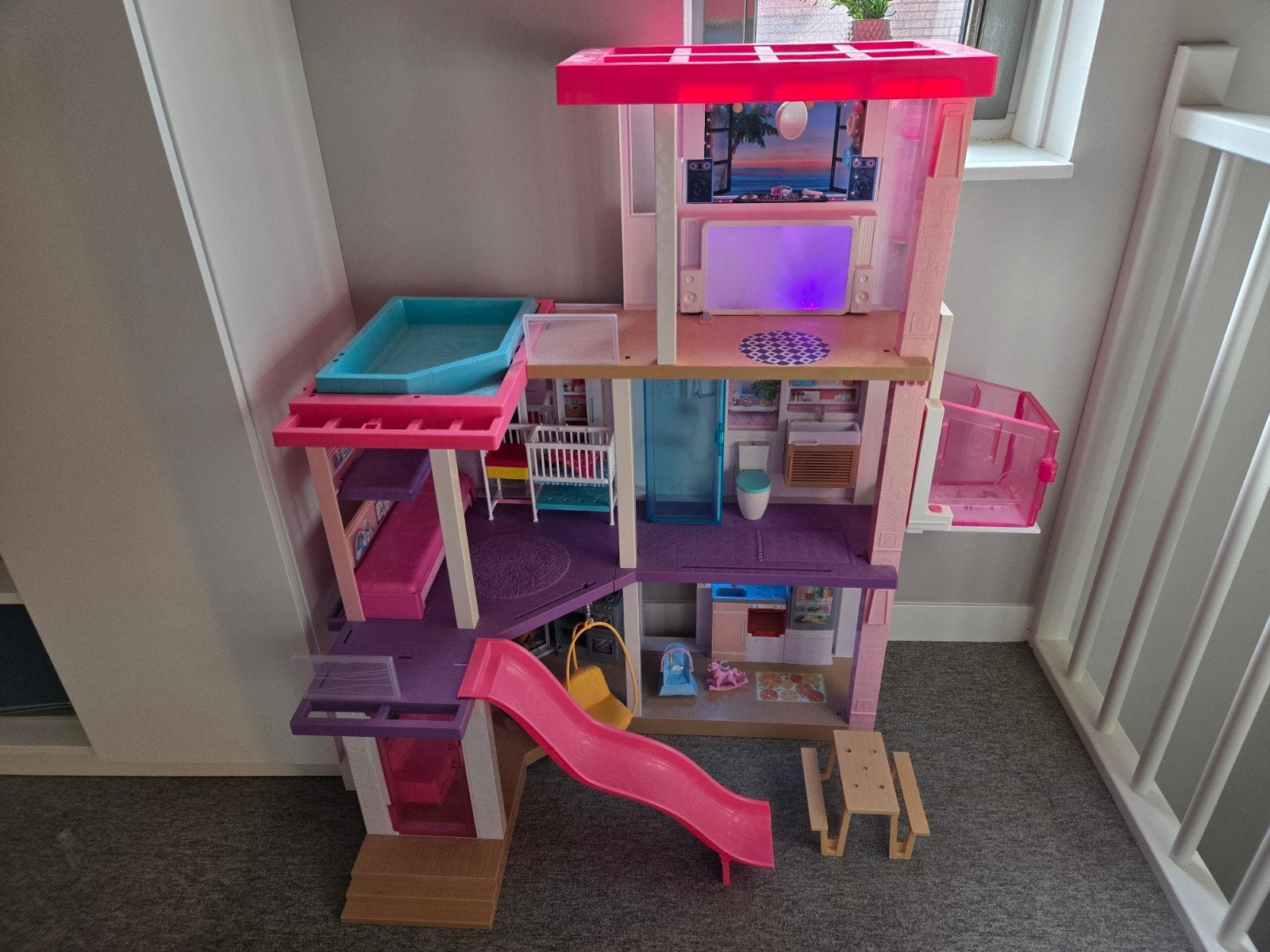 Barbie Droomhuis met Zwembad en Glijbaan, Ophalen, Zo goed als nieuw, Poppenhuis