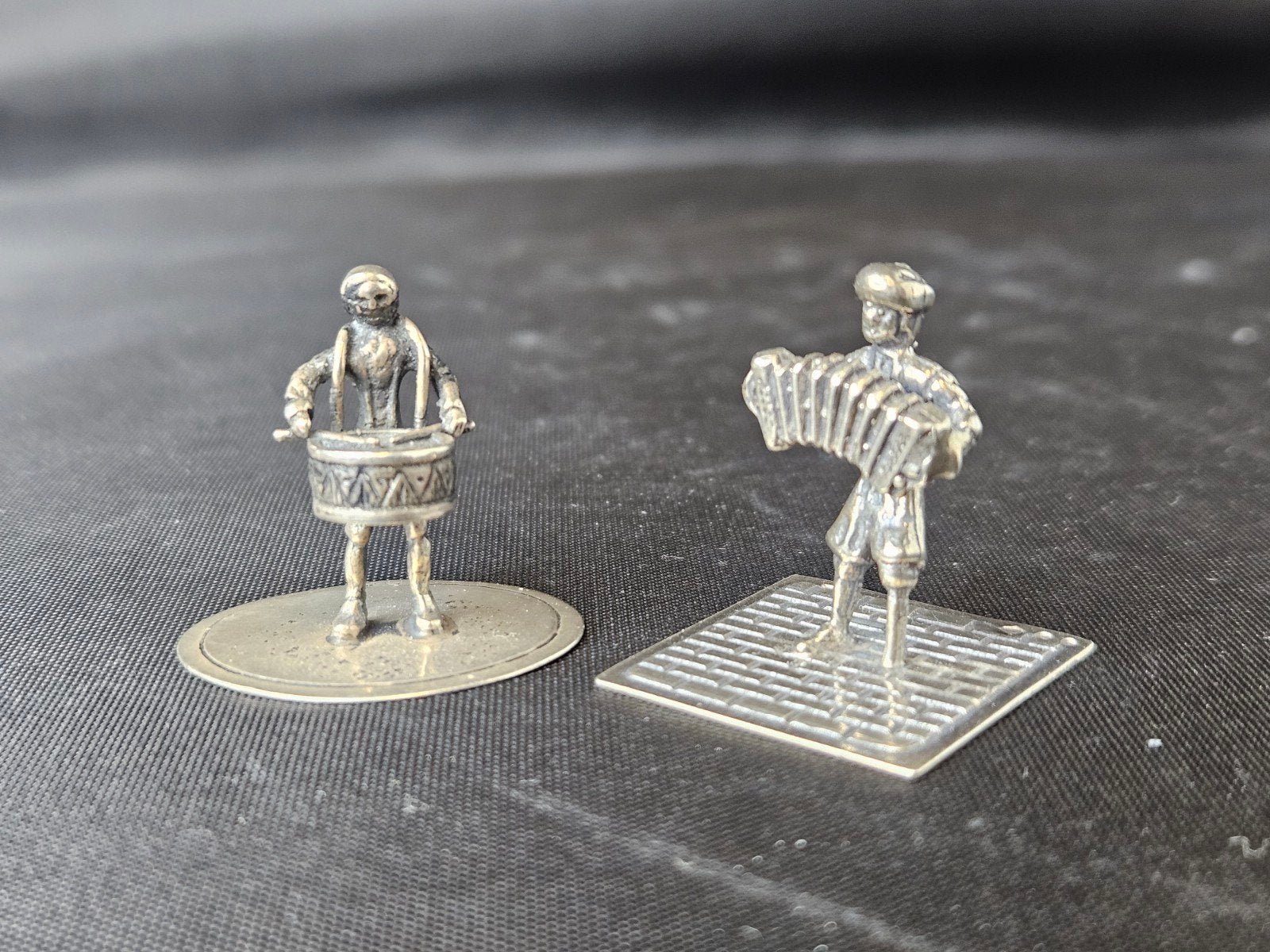 Zilveren Miniatuur Muzikanten: Trommelaar en Accordeonist, Antiek en Kunst, Antiek | Goud en Zilver, Ophalen of Verzenden