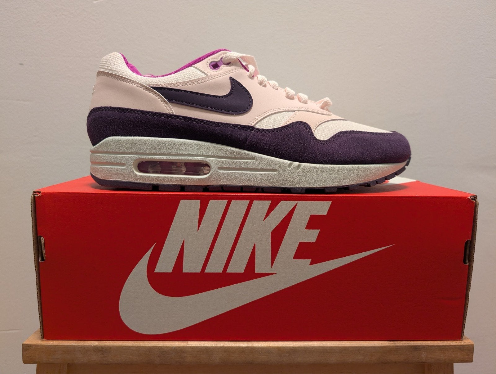 Nike Air Max 1 Soft Pink Grand Purple 42,5, Nike air max, Overige kleuren, Nieuw, Ophalen of Verzenden