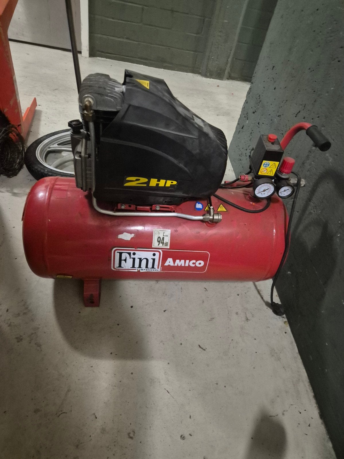 Fini Amico 2HP Compressor - Zo goed als nieuw, Gebruikt, 6 tot 10 bar, Ophalen of Verzenden, Minder dan 200 liter/min