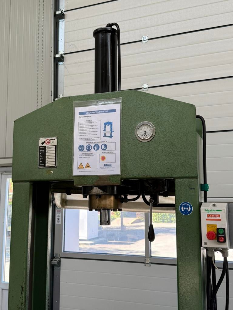 Euma EHP 13 HE brootspers werkplaats pers, Doe-het-zelf en Verbouw, Gereedschap | Overige machines, Ophalen, Broods, Euma, Zo goed als nieuw
