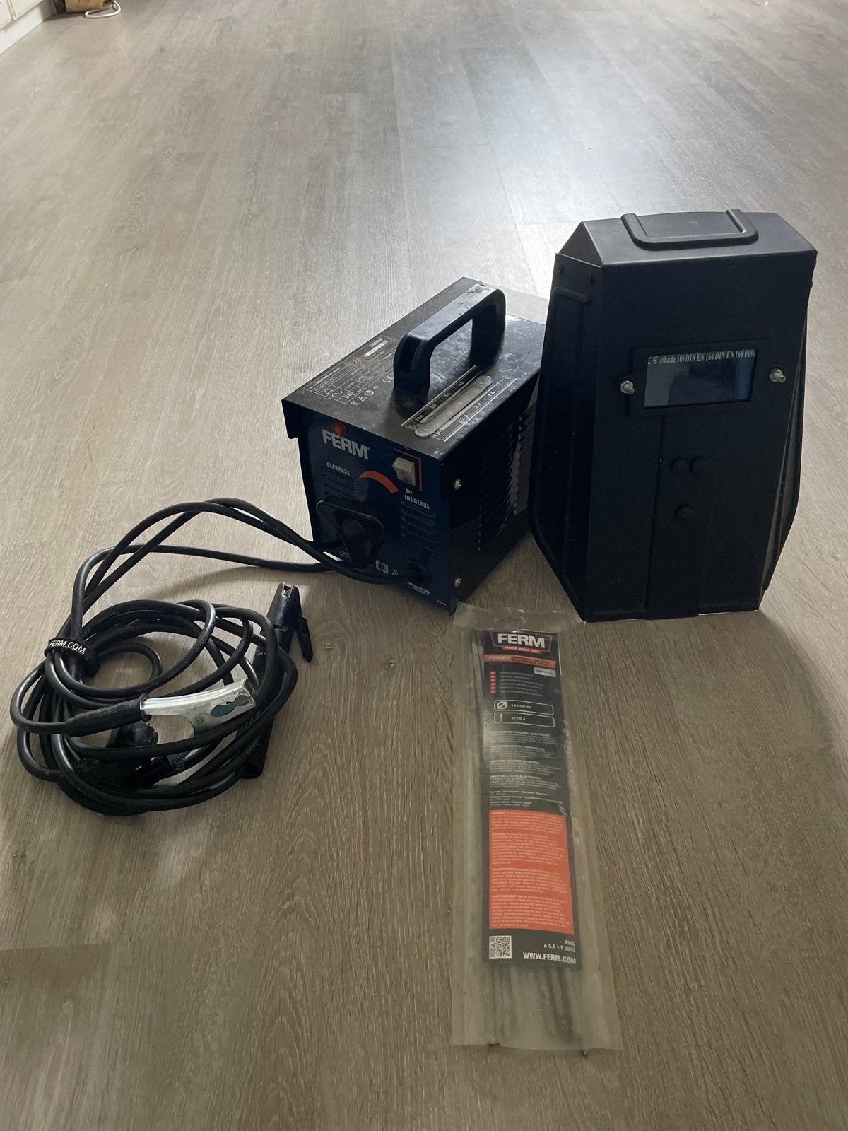 FERM Elektrisch Booglasapparaat WEM1042 met Laskap, Ophalen, Gebruikt, Minder dan 150 ampère, Elektroden