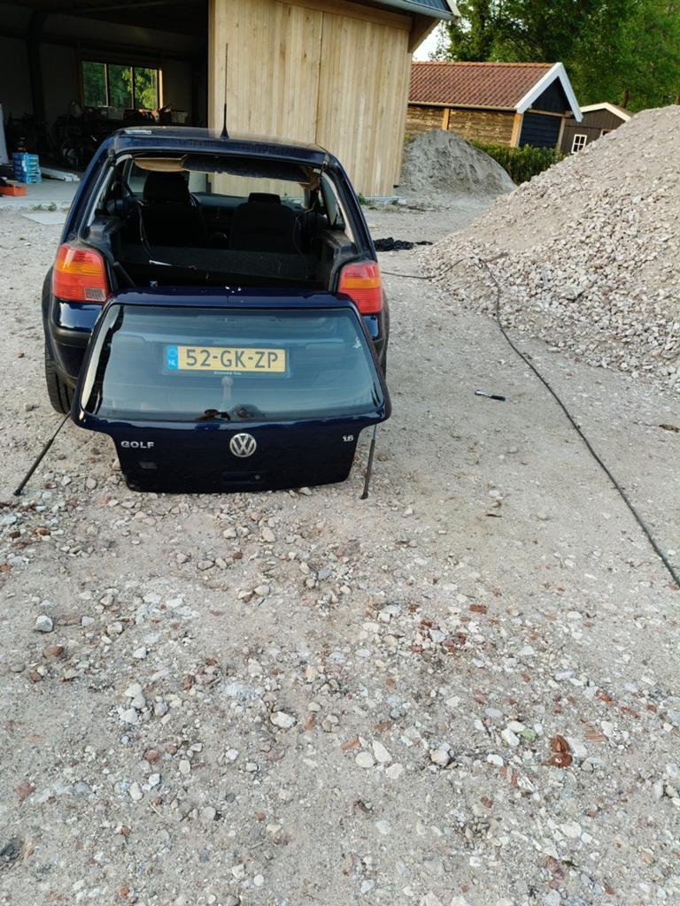 Achterklep golf mk4, Ophalen