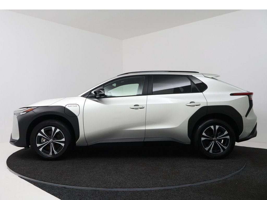 Toyota Bz4x Dynamic 71 kWh | Navigatie | Trekhaak | PDC | BL, Auto's, Toyota, 12 maanden, Stof, Gebruikt, 71 kWh