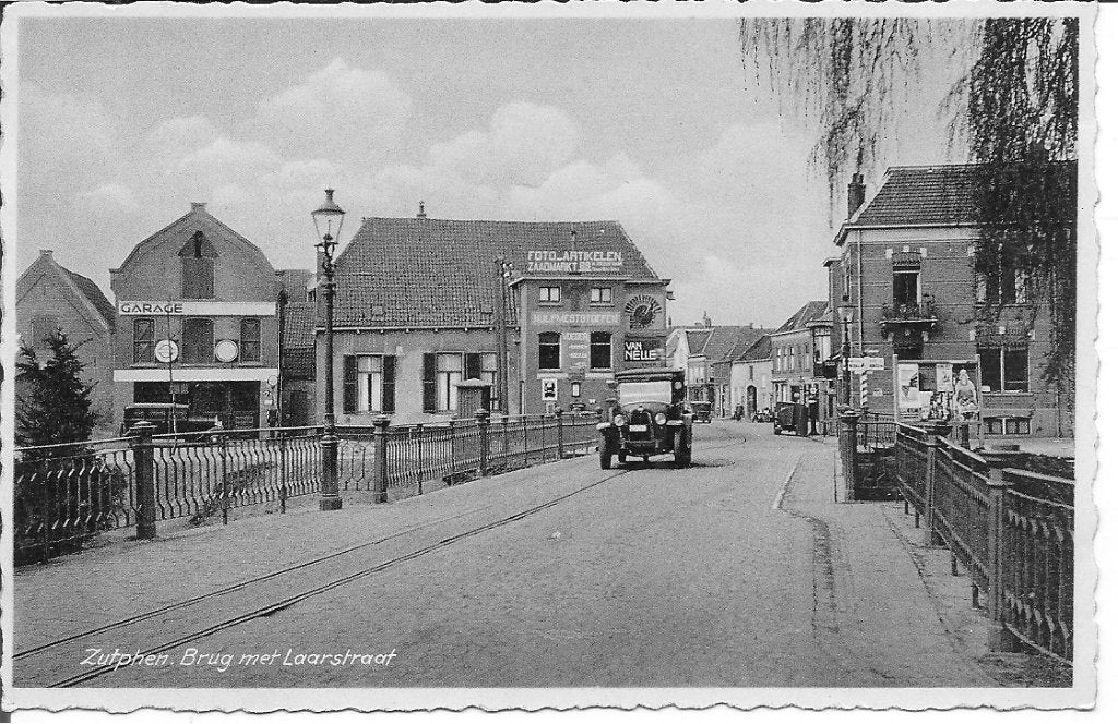 Zutphen - Brug met Laarstraat - Oude Ansichtkaart, Ophalen of Verzenden, 1920 tot 1940, Gelopen, Gelderland