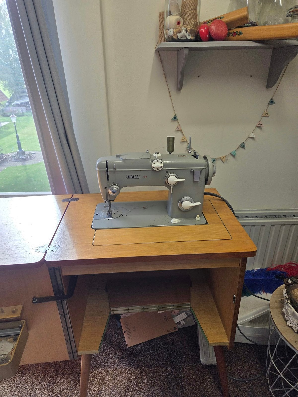 Goedwerkende mooi Pfaff 260 inclusief meubel!, Antiek en Kunst, Ophalen