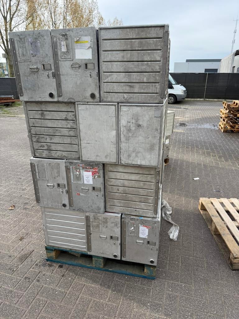 Galley containers vliegtuig trolley flightcase bordbox, Verzamelen, Luchtvaart en Vliegtuigspotten, Zo goed als nieuw, Overige typen