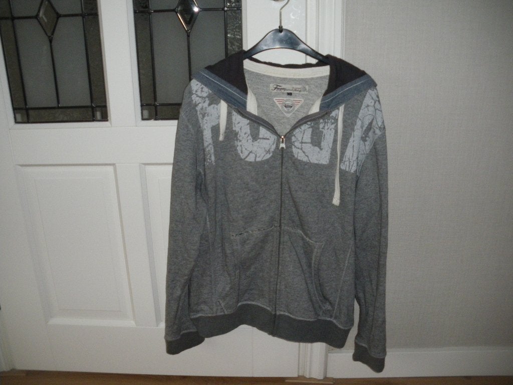 heel mooi grijs vest met capuchon maat large merk Fugo zgan, Ophalen of Verzenden, Zo goed als nieuw, Maat 52/54 (L), Grijs
