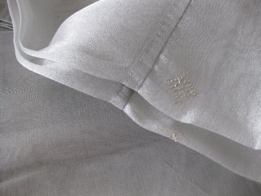 Tafelkleed zilverkleurig voile met goudkleurig borduursel, Overige materialen, Zilver, Nieuw, Ophalen of Verzenden