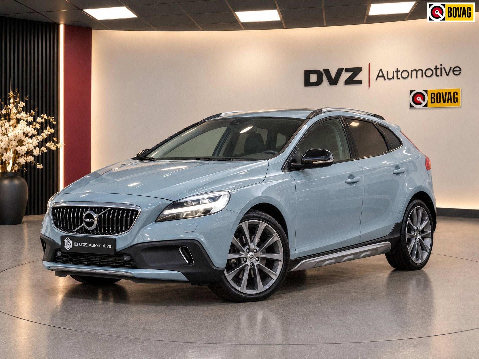 Volvo V40 Cross Country 1.5 T3 Aut. Momentum | Blis | 18" LM, Auto's, Dealer onderhouden, Stof, 4 cilinders, Met garantie (alle)