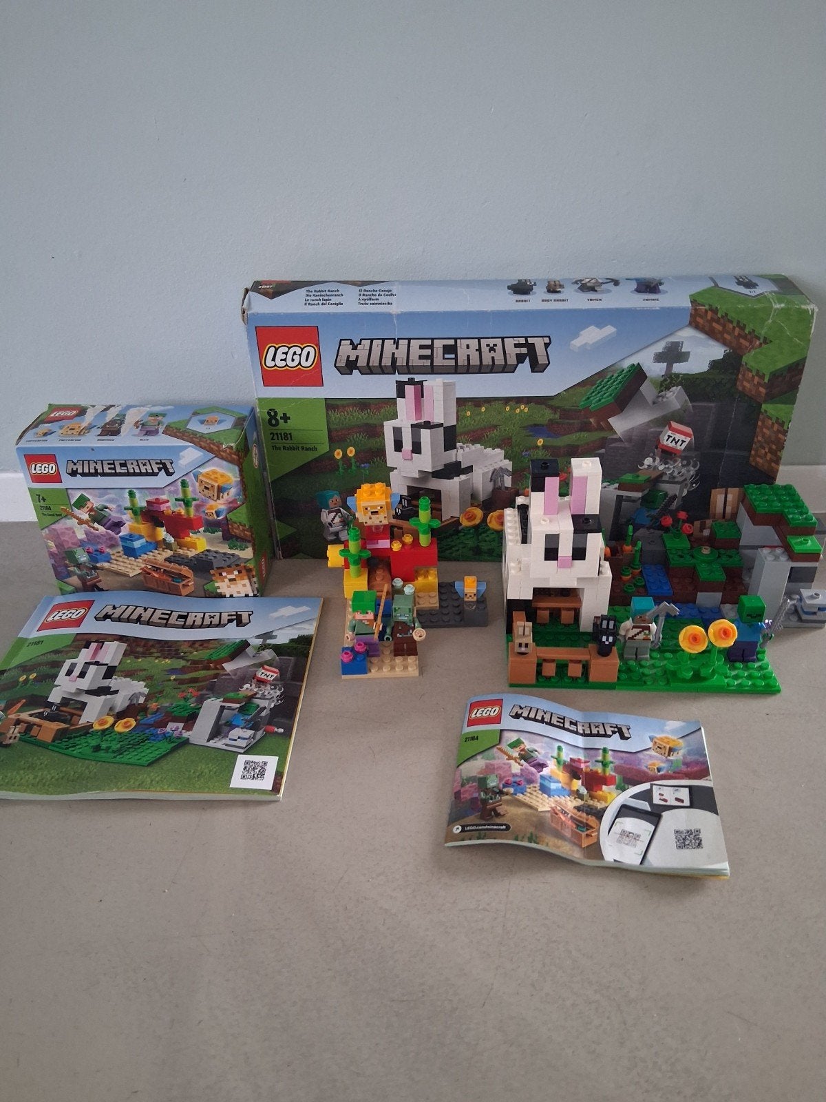 lego minecraft sets 21181 the rabbit ranch en 21164, Ophalen of Verzenden, Zo goed als nieuw