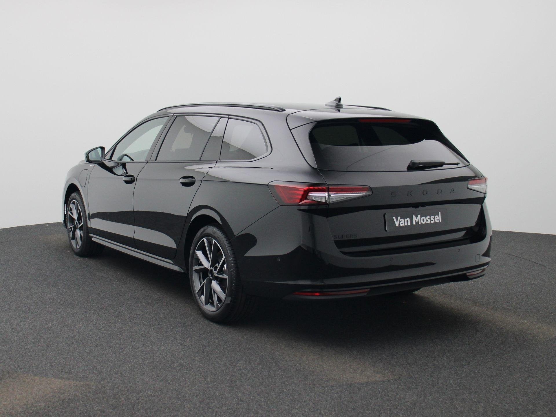 Skoda Superb Combi 1.5 TSI PHEV Sportline Business 204 PK |, 1498 cc, 4 cilinders, Parkeerassistent, Plug-in hybride