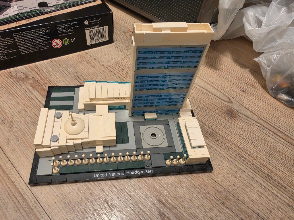 LEGO Architecture United Nations Headquarters 21018, Ophalen of Verzenden