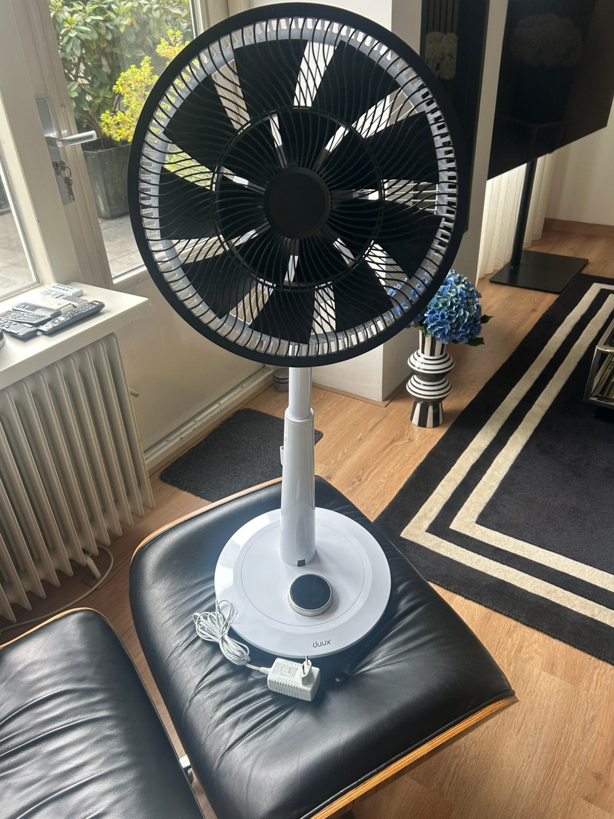 Zgan Duux Whisper ventilator incl afstandbediening in houder, Ophalen, Zo goed als nieuw, Statiefventilator