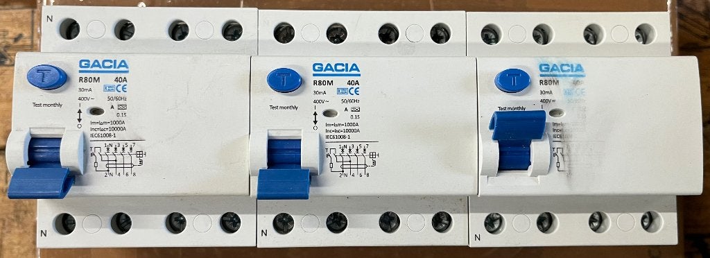 Aardlekschakelaars, 3F+N, 30 Ma, max 40A, DIN rail, 3 stuks, Ophalen of Verzenden, Gebruikt, Overige merken, Aardlekschakelaar