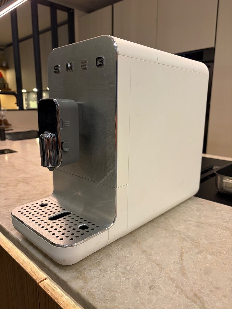 Smeg bonen Koffiezetapparaat kleur wit, 10 kopjes of meer, Gemalen koffie, Ophalen of Verzenden, Koffiemachine