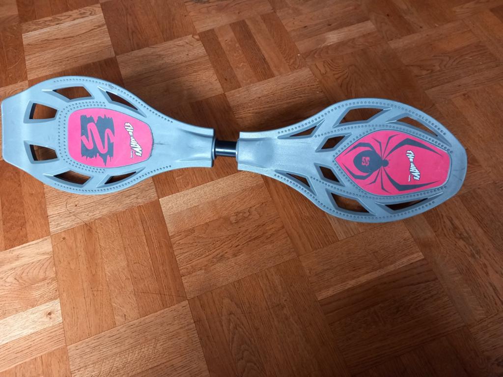 The Wave Waveboard - Grijs met rood, Sport en Fitness, Skateboarden, Ophalen of Verzenden