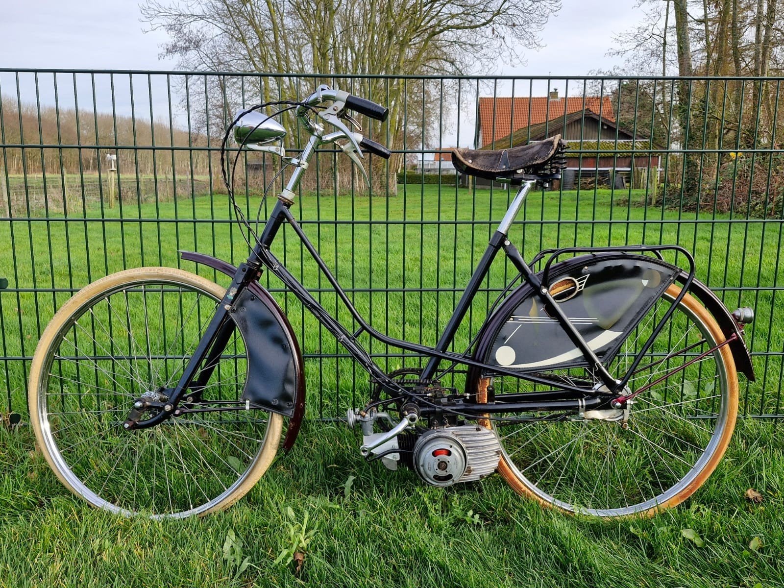 Klassieke fiets met hulpmotor - Uniek verzamelobject, Fietsen en Brommers, Ophalen of Verzenden