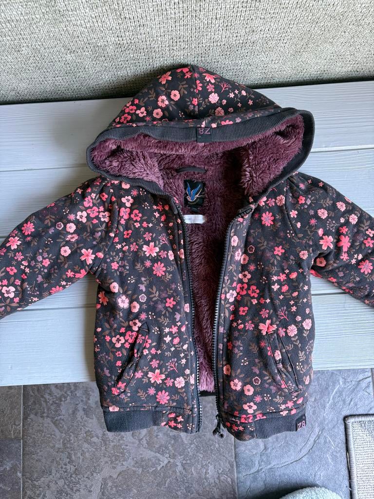 Z8 borgvest maat 86 met bloemenprint, Ophalen, Zo goed als nieuw, Meisje, Truitje of Vestje