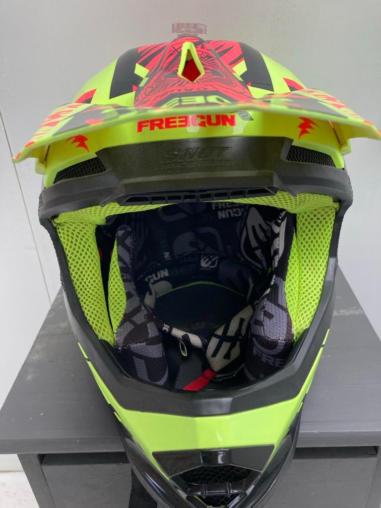 Freegun Offroadhelm - Neon Geel/Zwart/Rood, Motoren, Overige merken, Ophalen of Verzenden, Tweedehands, Heren