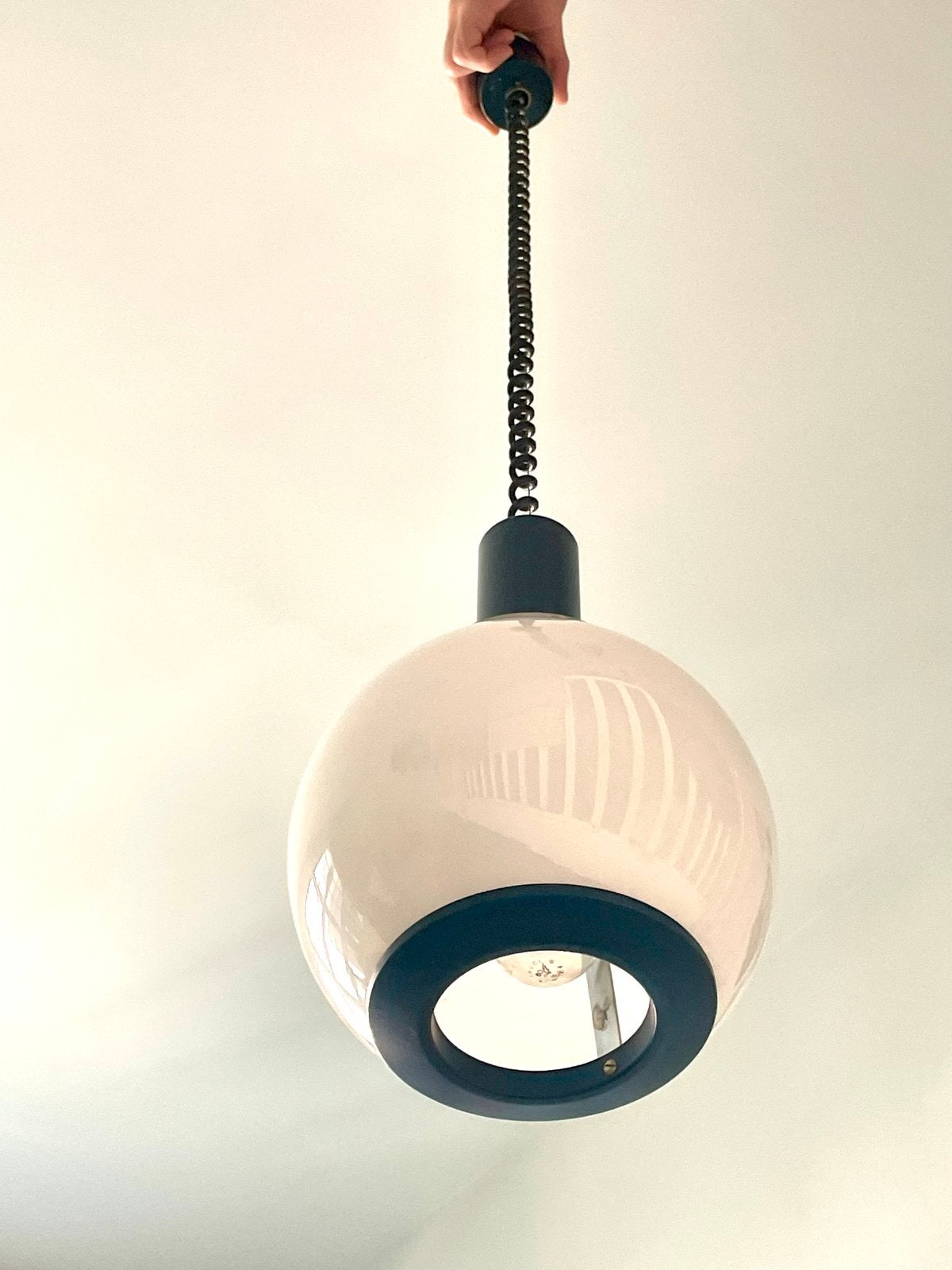 Vintage hanglamp met opaline glas en spiraalsnoer, Ophalen of Verzenden, Gebruikt, Glas, E27 (groot)