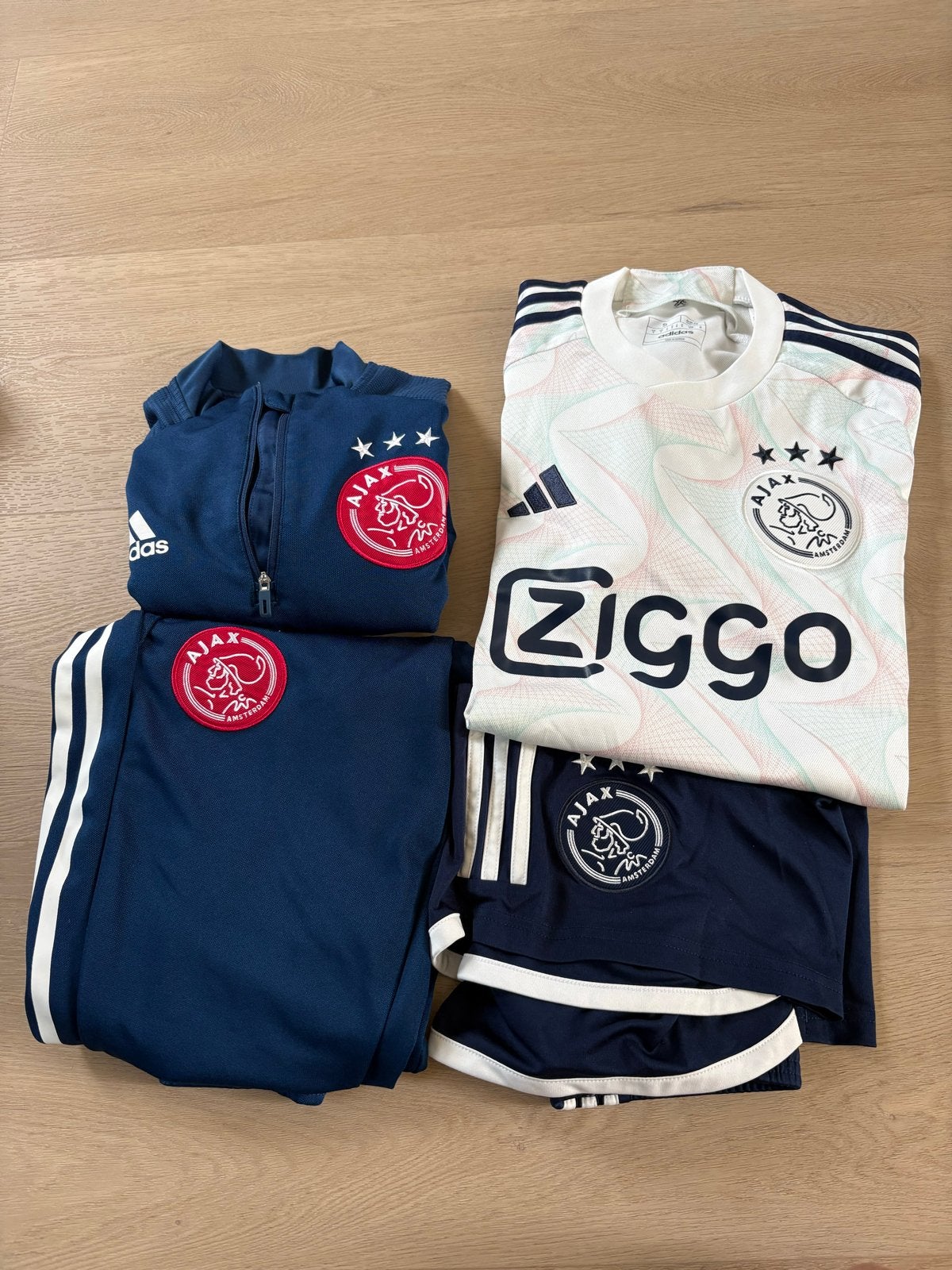 Ajax Trainingspak en Uitshirt Set met broekje, maat S, Maat S, Ophalen, Zo goed als nieuw, Set