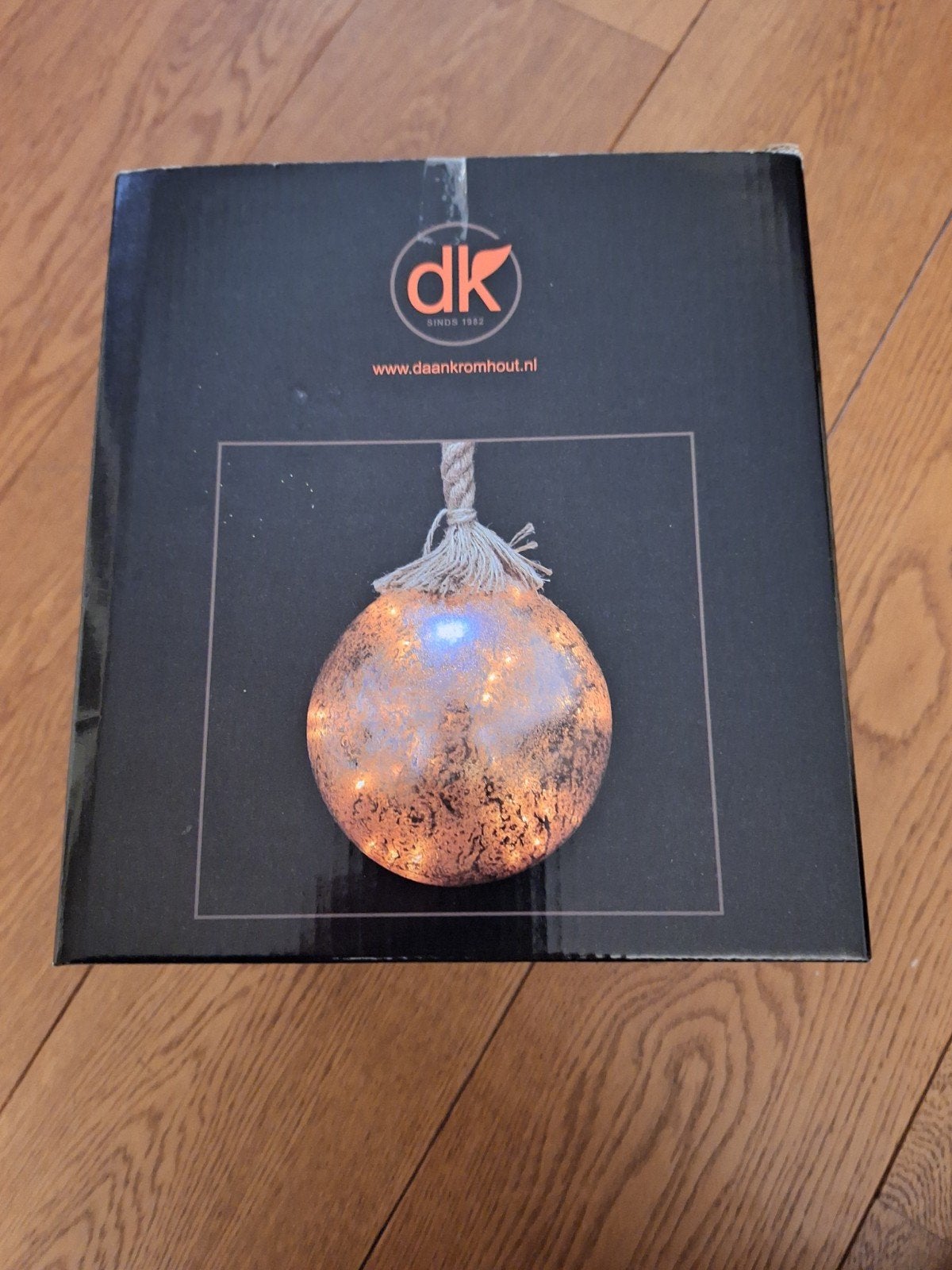 Daan Kromhout bol met verlichting en touw., Overige merken, Nieuw, Ophalen of Verzenden, Goud