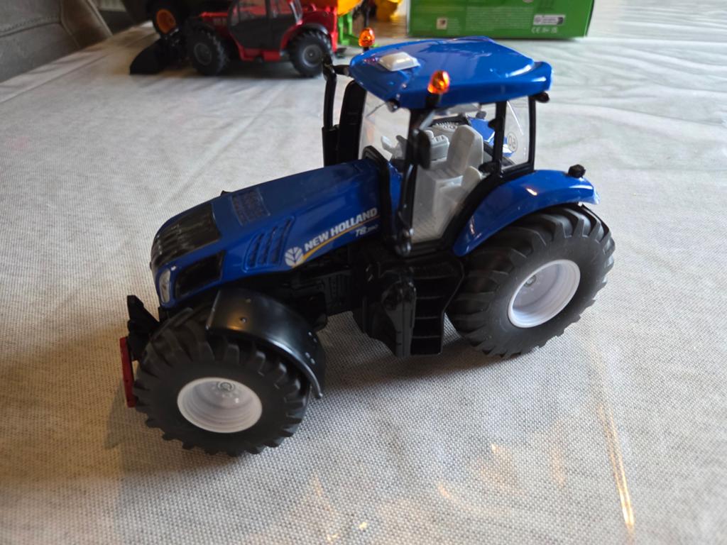 New Holland trekker siku, Kinderen en Baby's, Speelgoed | Speelgoedvoertuigen, Ophalen of Verzenden, Nieuw