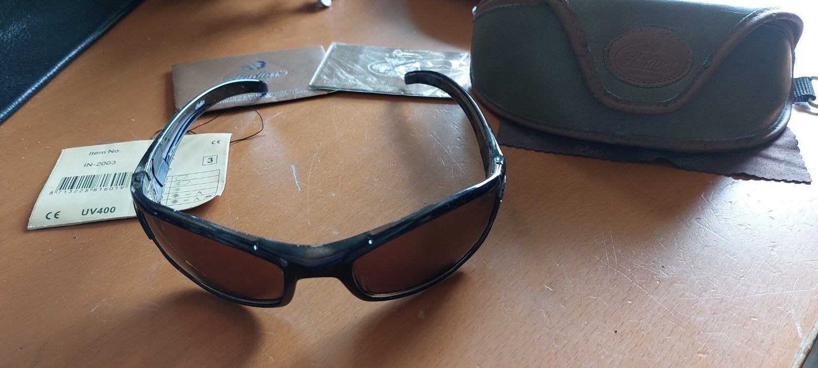 Indian Zonnebril met UV400 bescherming en etui, Sieraden, Tassen en Uiterlijk, Overige merken, Zonnebril, Zwart, Nieuw
