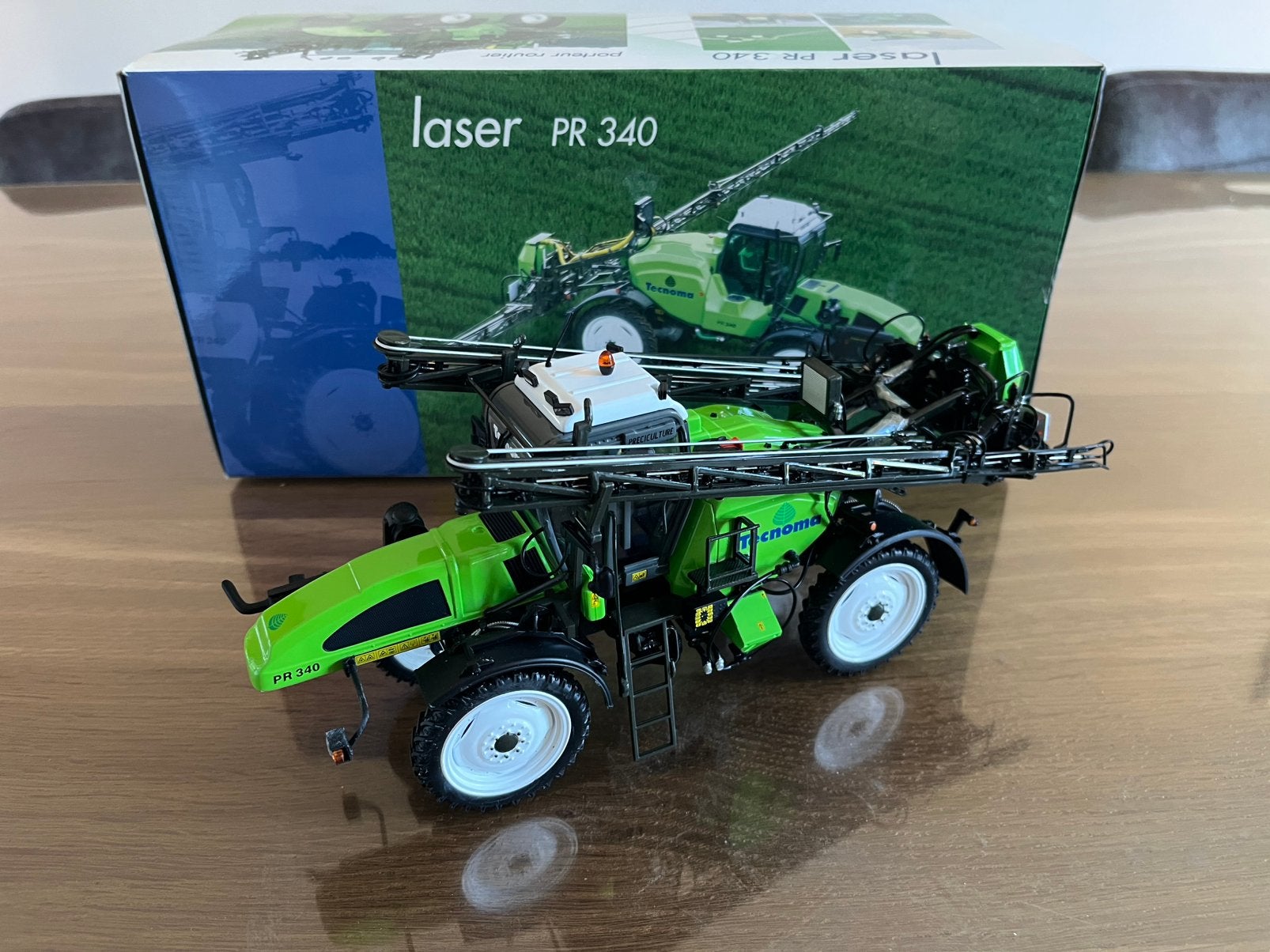 Tecnoma Laser PR 340 zelfrijdende veldspuit UH 2685, Ophalen of Verzenden, Zo goed als nieuw, Tractor of Landbouw, Universal Hobbies