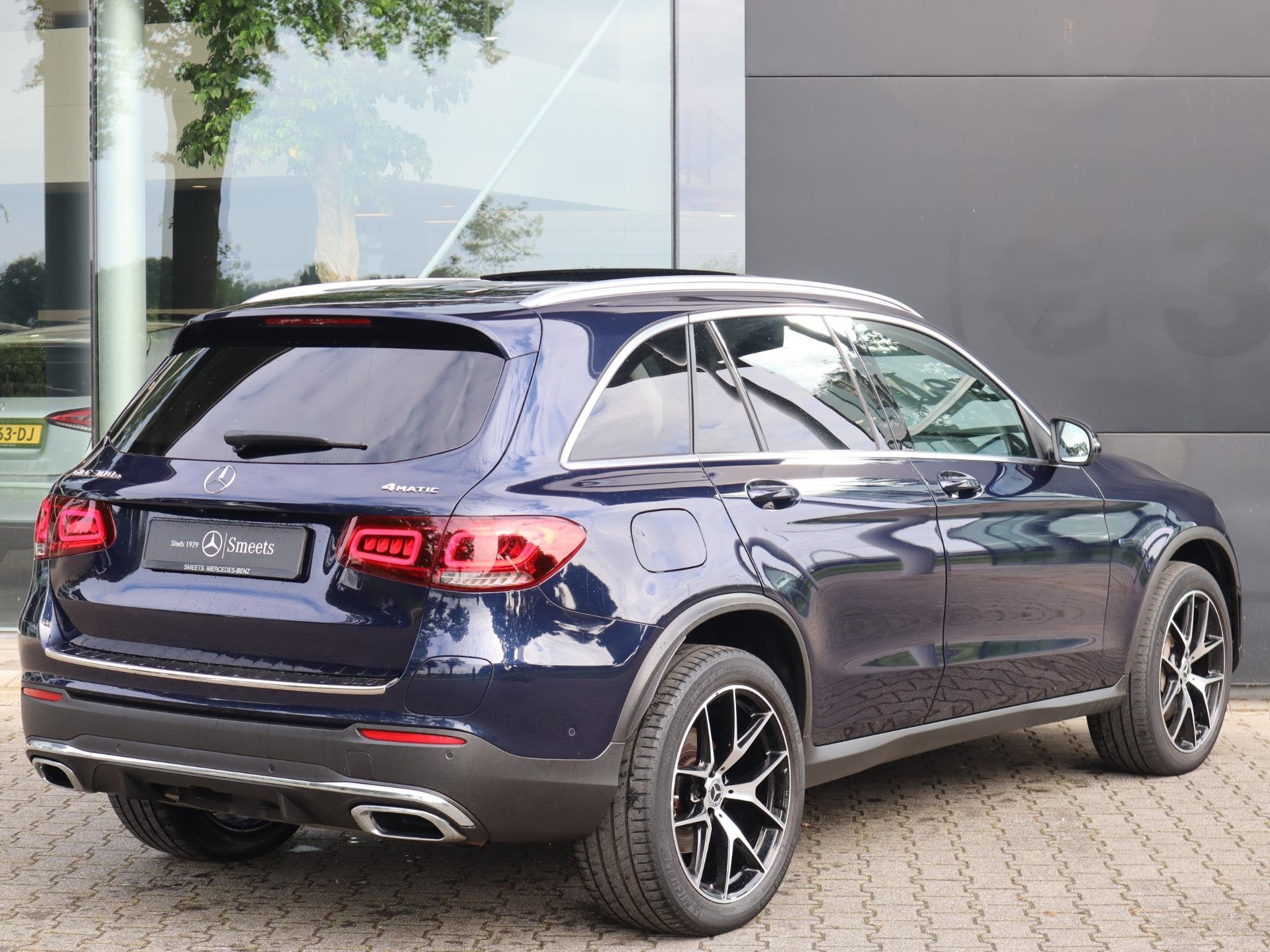 Mercedes-Benz GLC-klasse 300e 4MATIC Premium Plus l Trekhaak, Auto's, Dealer onderhouden, 14 kWh, Gebruikt, 4 cilinders
