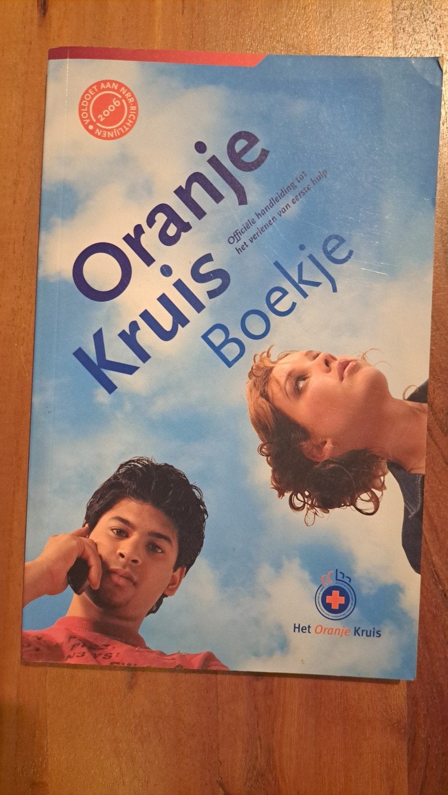 Oranje Kruis Boekje - Officiële handleiding EHBO, Ophalen of Verzenden, Gelezen, Gezondheid en Conditie, Het Oranje Kruis