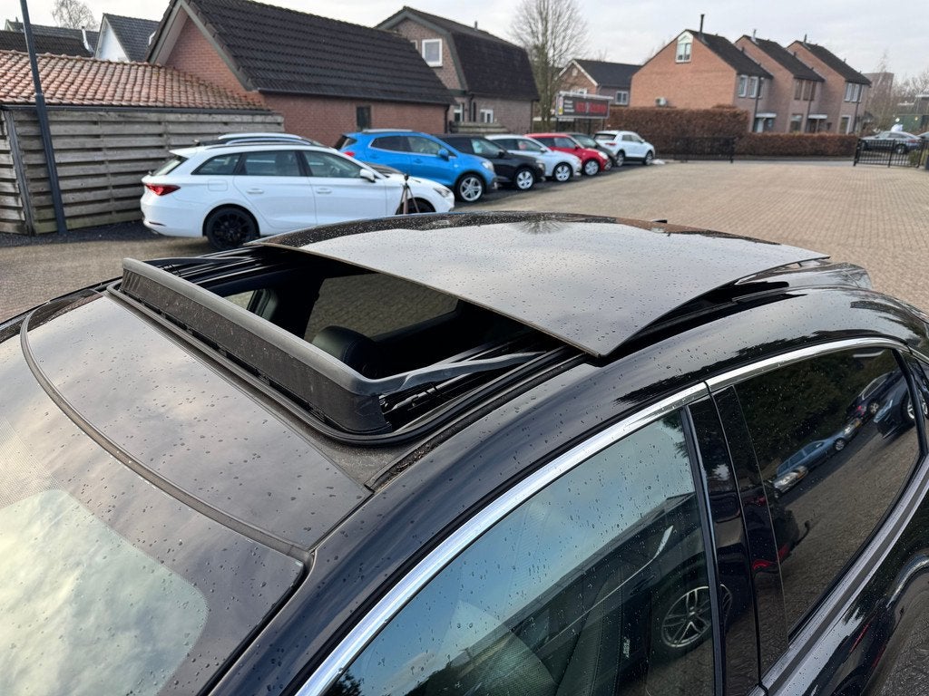 Honda Civic 5dr Civic 1.0 i-VTEC Elegance Black Edition, 12 maanden, Gebruikt, Euro 6, Handgeschakeld