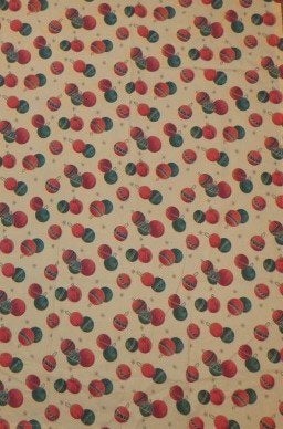 Vintage kerststof lichtgeel met rode en groene kerstballen, Geel, Ophalen of Verzenden, Zo goed als nieuw, 30 tot 120 cm