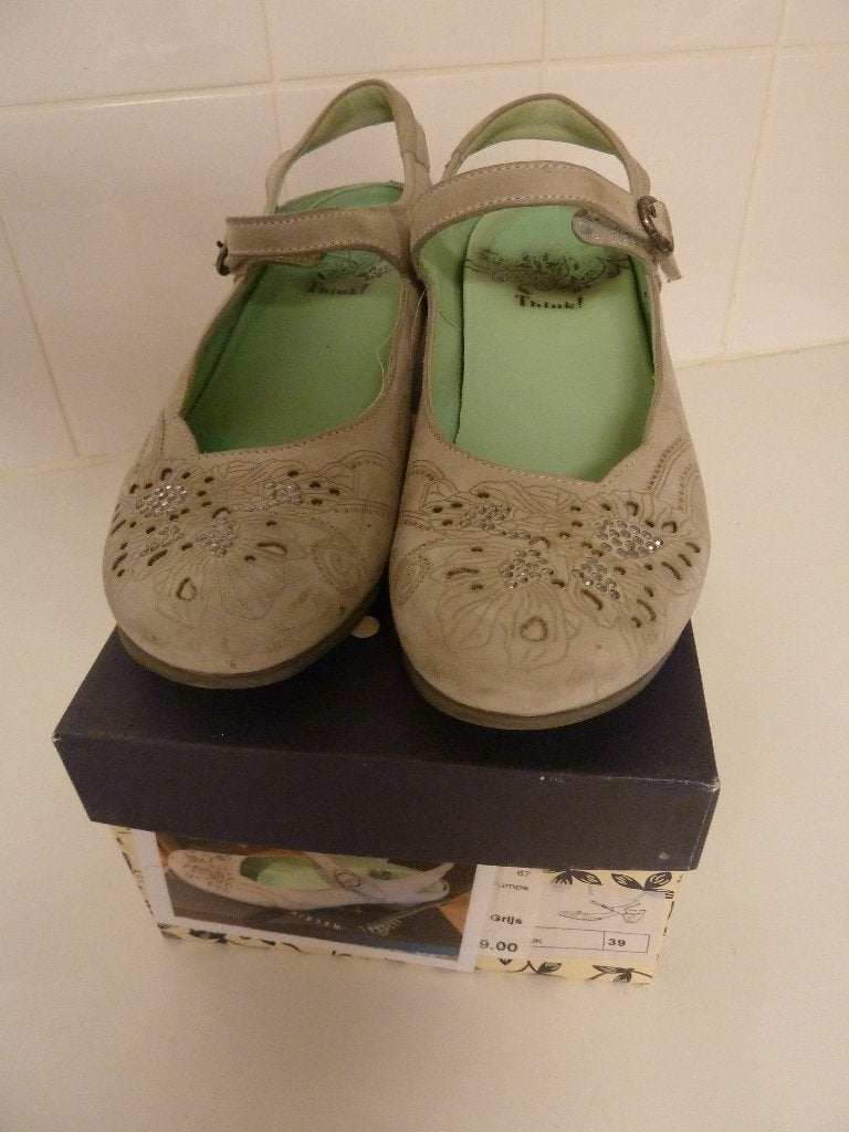 THINK! SCHOENEN MAAT 39 NIEUWSTAAT GRIJS, Schoenen met lage hakken, Think!, Ophalen of Verzenden, Zo goed als nieuw