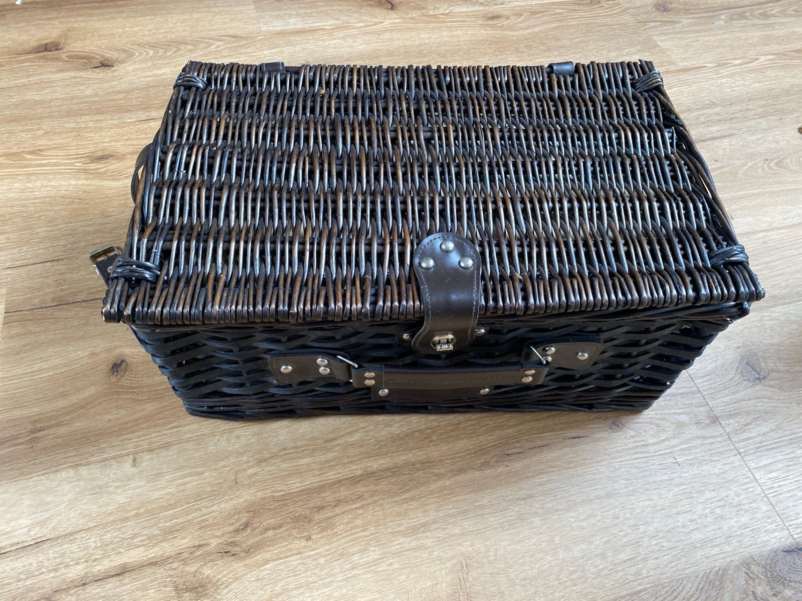 Luxe picknickmand met servies en koeltas, Ophalen, Zo goed als nieuw