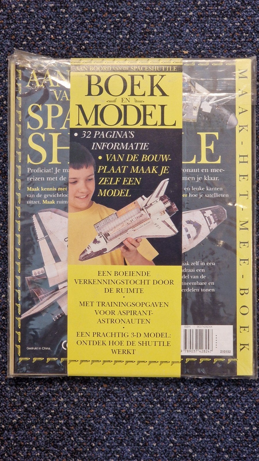 Aan boord van de  Spaceshuttle - boek + bouwplaat karton, Ophalen of Verzenden, Nieuw, Groter dan 1:72, Overige merken