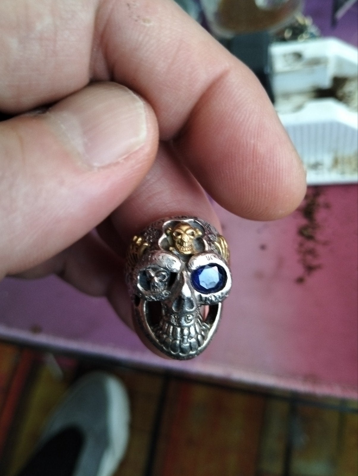 Unieke Zilveren Doodshoofd Ring met Blauwe Steen, 18 tot 19, Ophalen of Verzenden, Zo goed als nieuw, Dame of Heer