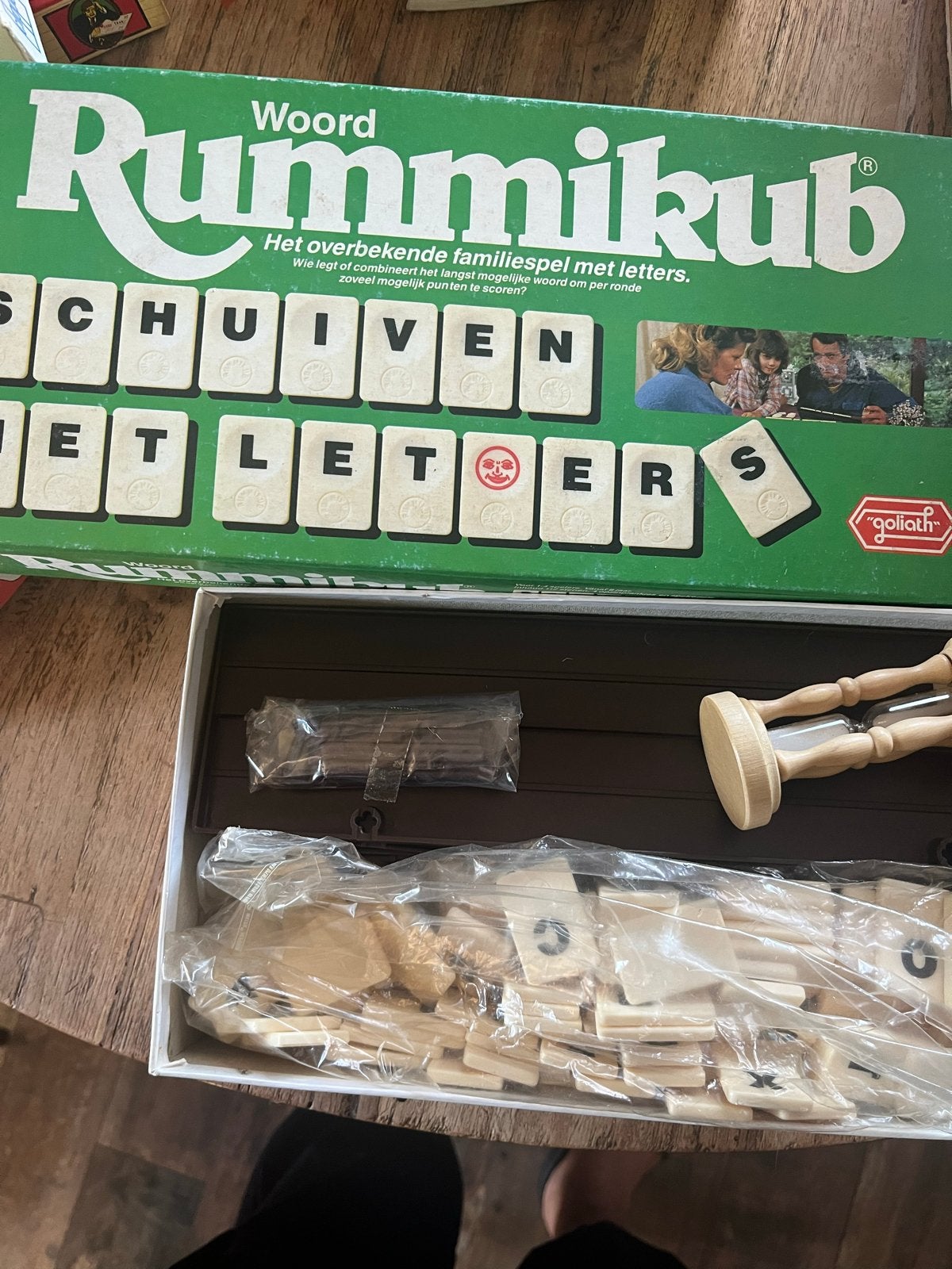Woord Rummikub - Het overbekende familiespel met letters, Hobby en Vrije tijd, Drie of vier spelers, Ophalen of Verzenden, Gebruikt