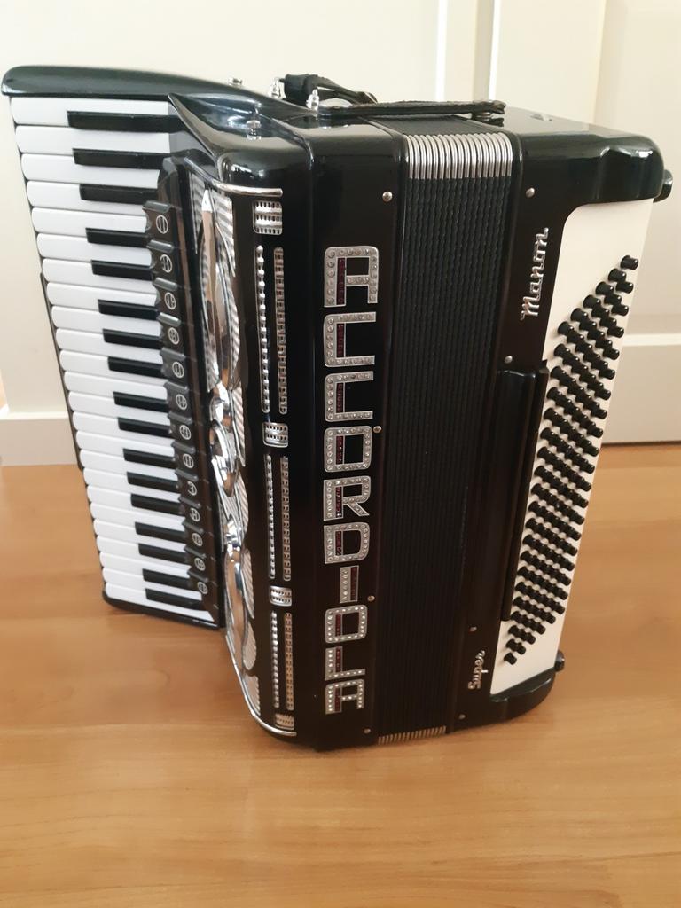 Accordeon Accordiola Super Manon 120 bas, Muziek en Instrumenten, Ophalen, Gebruikt, Met koffer, Toetsaccordeon