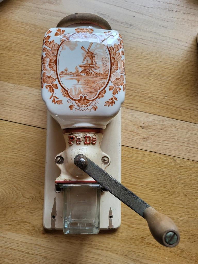 Antieke Pe De Koffiemolen met Molenafbeelding, Ophalen of Verzenden