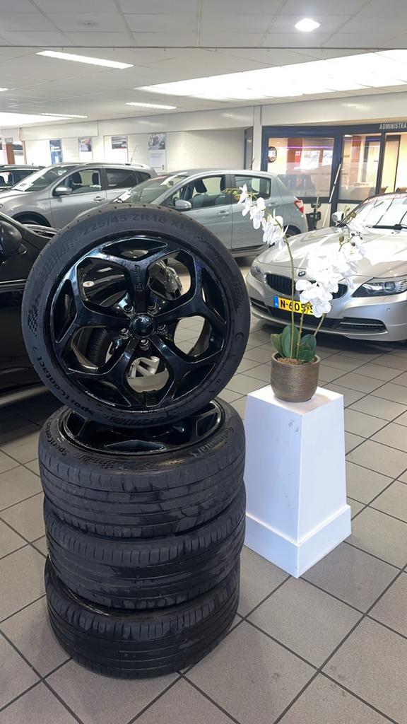 Nissan 350Z Wielset - Zwart / Breedset, Auto-onderdelen, Banden en Velgen, 18 inch, Gebruikt, Banden en Velgen, Ophalen of Verzenden