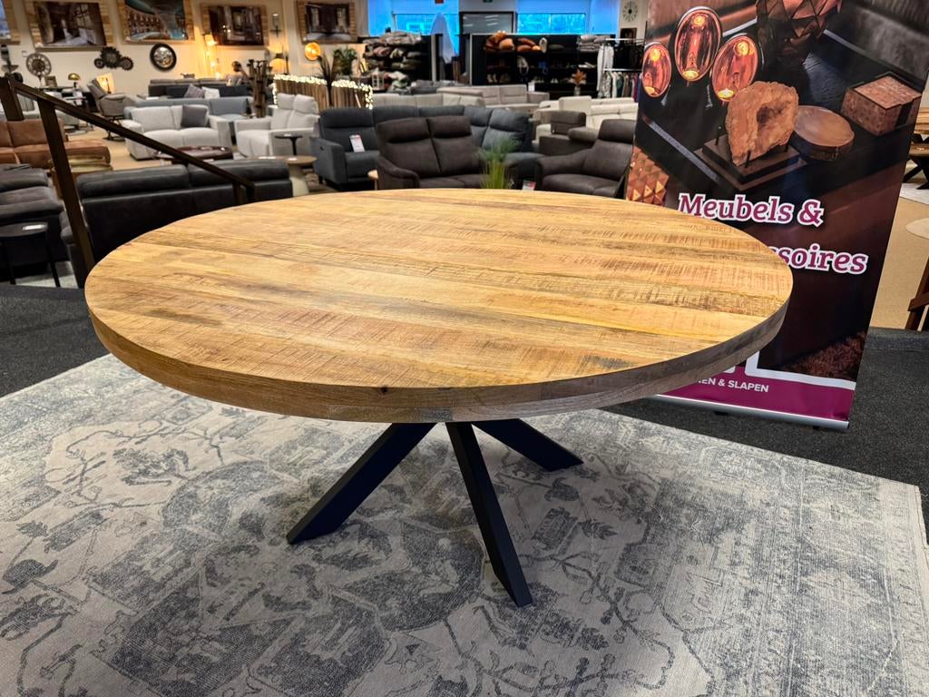 Eettafel rond 130cm. met spinpoot Direct/leverbaar E-1946, Huis en Inrichting, Tafels | Eettafels, #Eettafel#Mango#Rond#130#Spinpoot#Design#Goedkoop