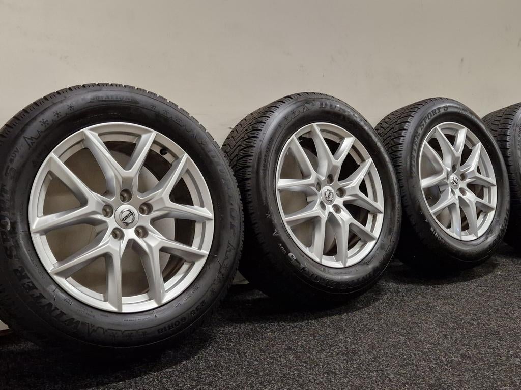 18 inch Origineel Volvo XC60 5x108 a-merk winterbanden., 18 inch, Banden en Velgen, 235 mm, Winterbanden
